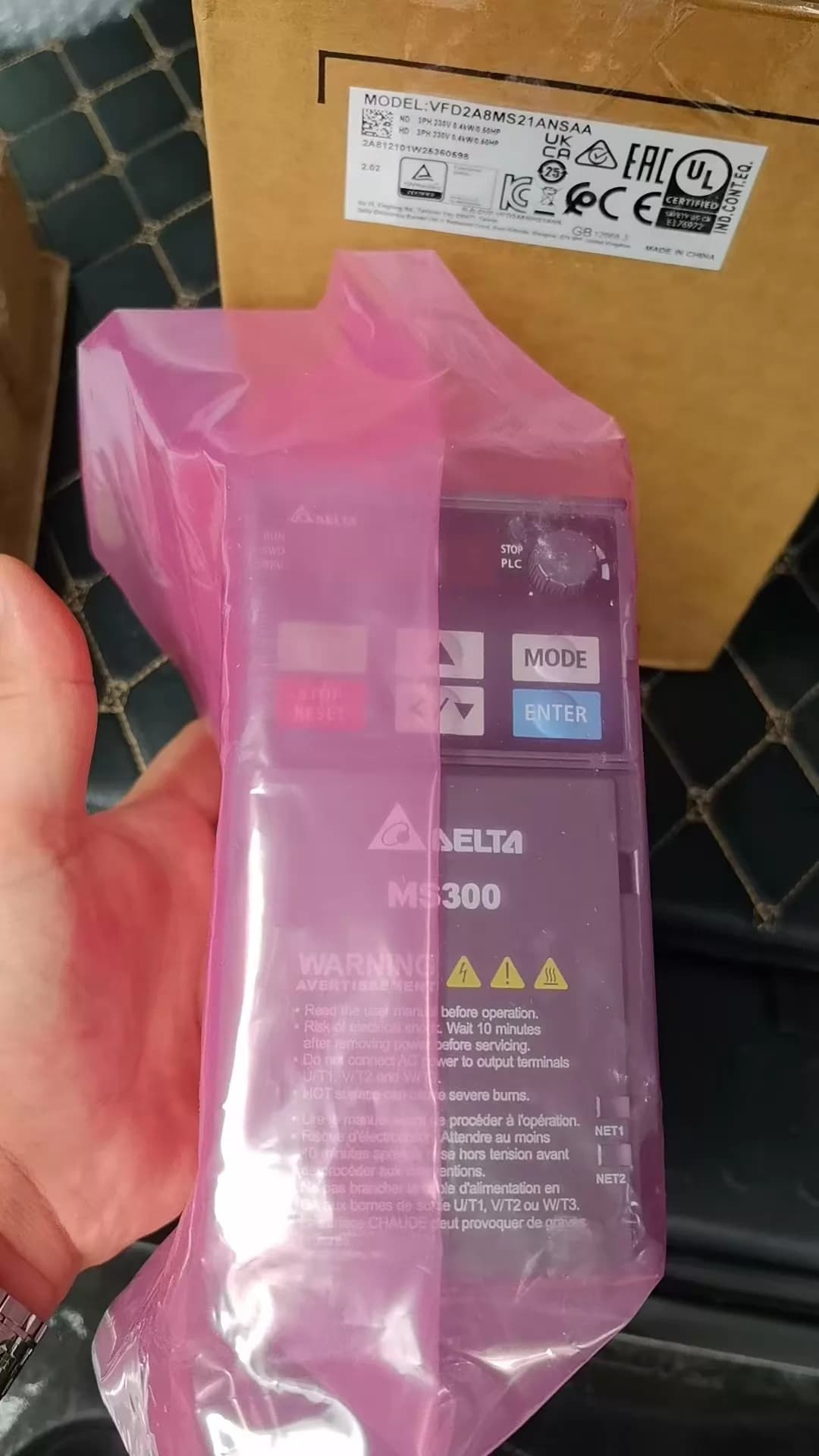 100% العلامة التجارية الجديدة الأصلية والحقيقية دلتا 220 فولت 0.4KW VFD2A8MS21ANSAA محولات التردد محرك سيرفو