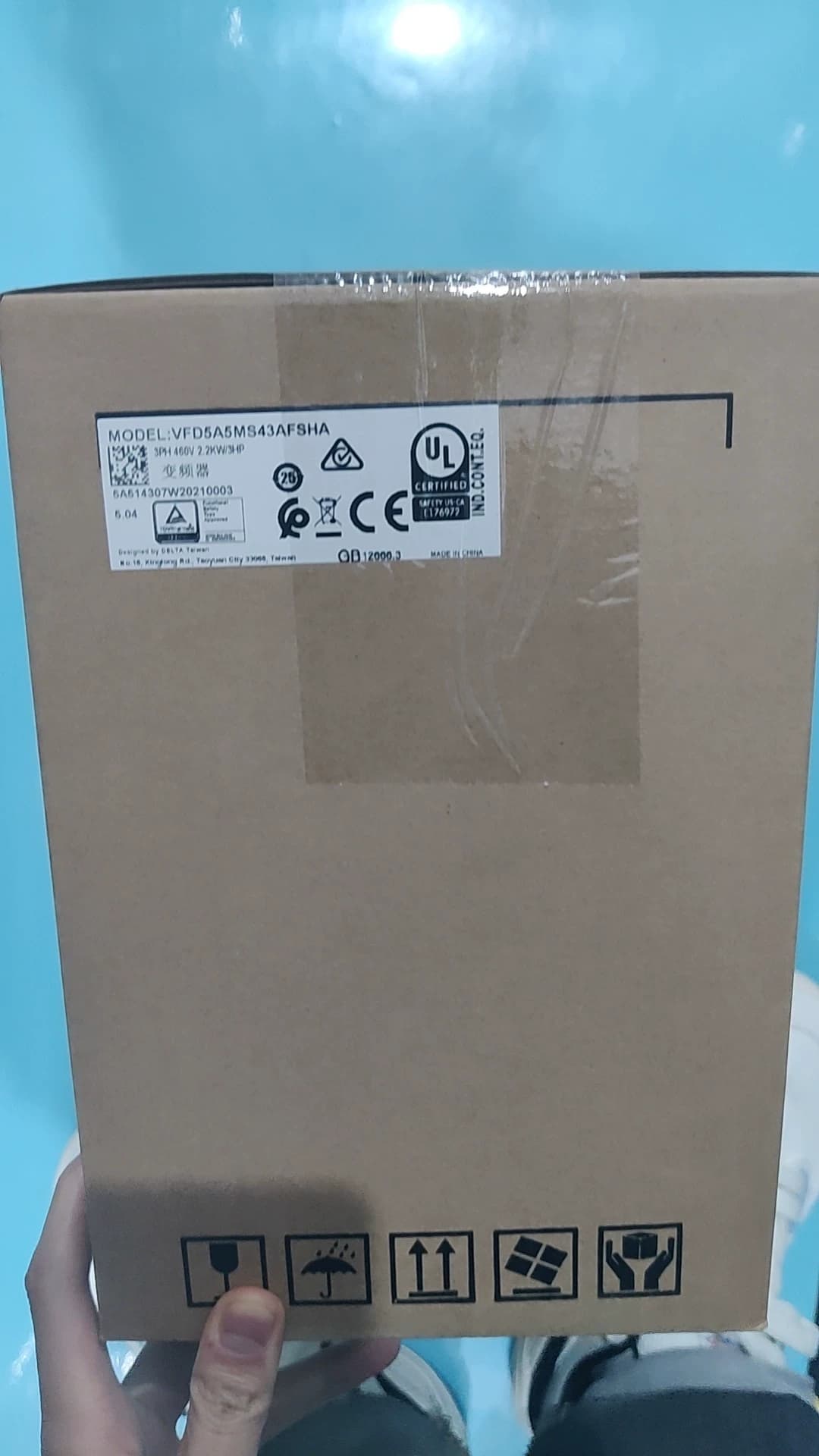 100% العلامة التجارية الجديدة الأصلية والأصلية دلتا 380 فولت 2.2KW VFD5A5MS43ANSAA محولات التردد محرك سيرفو