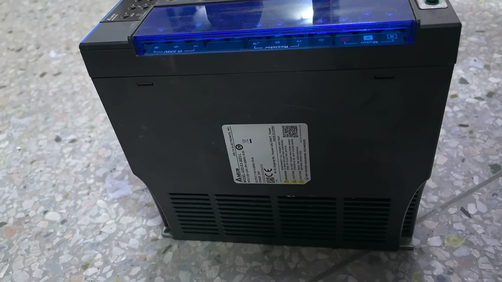 100% العلامة التجارية الجديدة الأصلية والحقيقية دلتا ASD-E3-3023-L محولات التردد محرك سيرفو