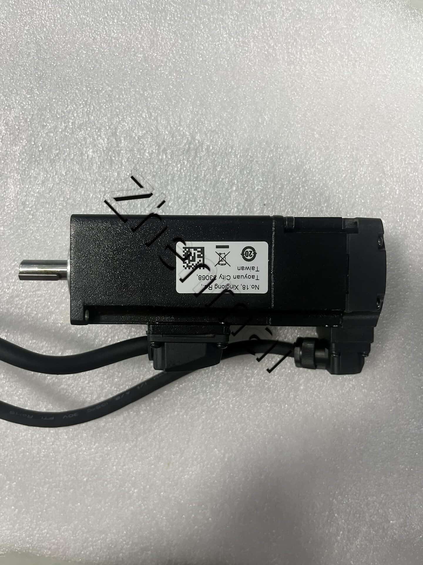 100% العلامة التجارية الجديدة الأصلية والحقيقية دلتا ECM-B3L-C20401SS1 محولات التردد محرك سيرفو