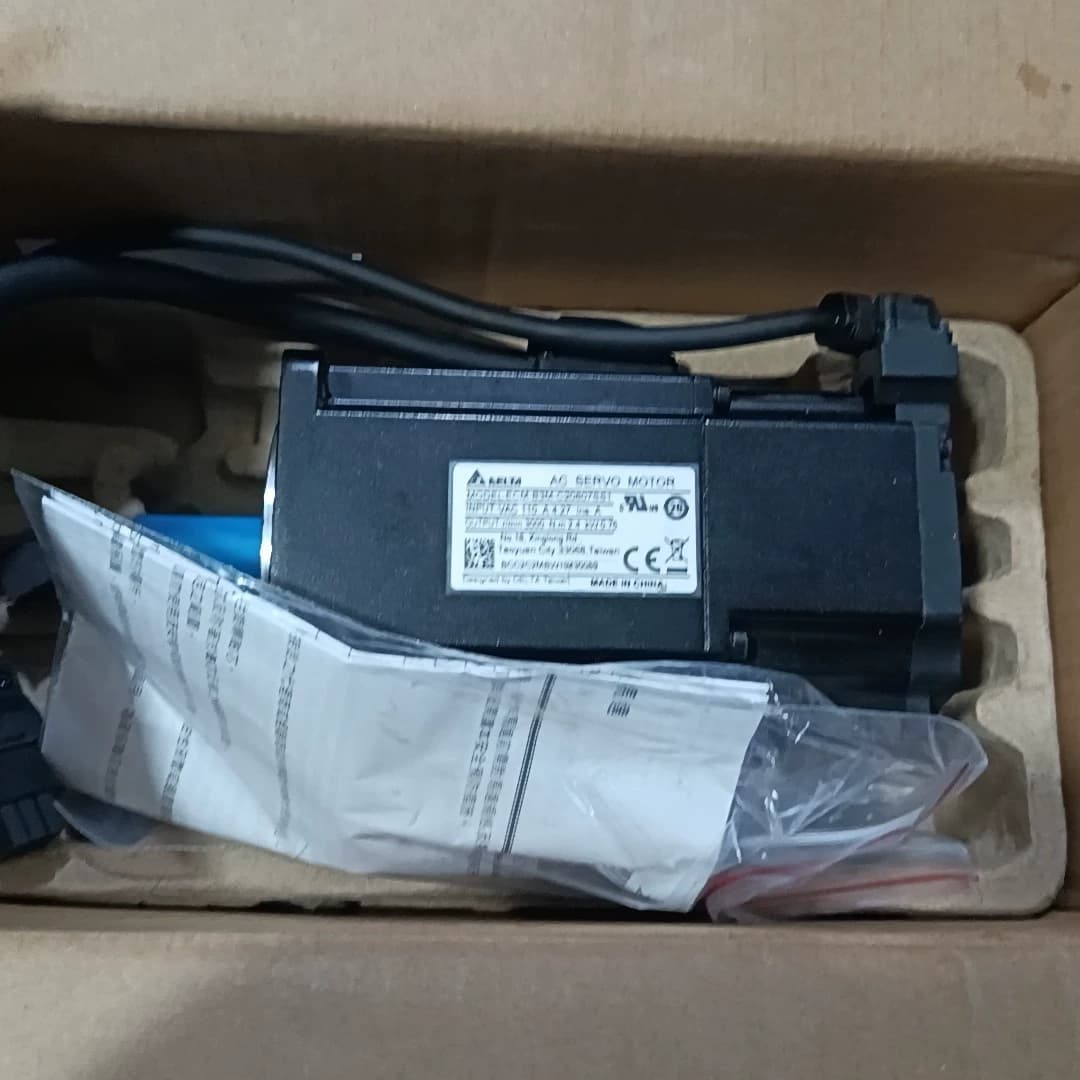 100% العلامة التجارية الجديدة الأصلية والحقيقية دلتا ECM-B3M-C20807SS1 محولات التردد محرك سيرفو