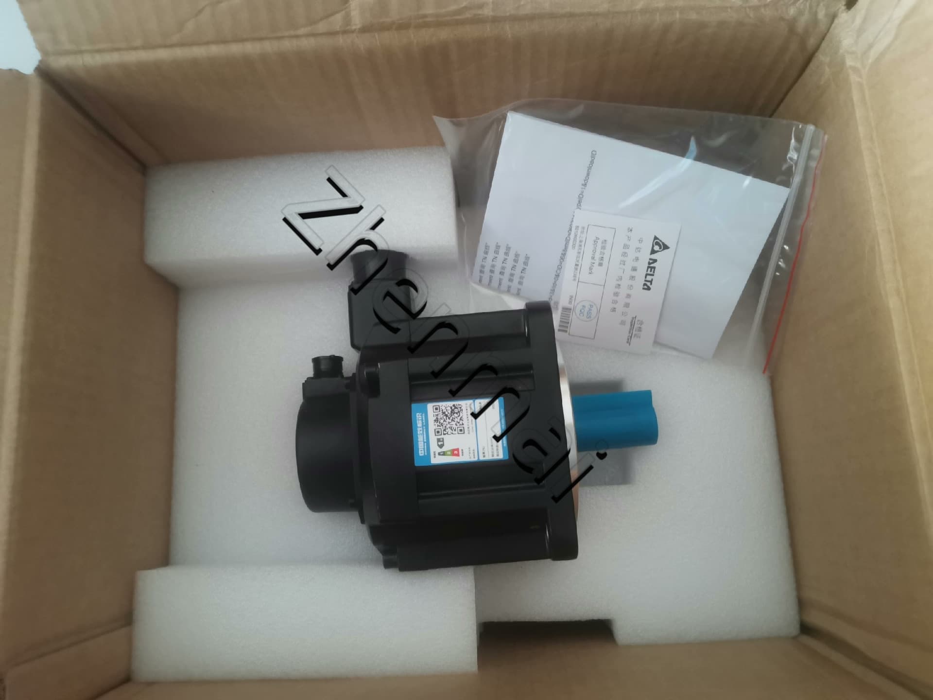 100% العلامة التجارية الجديدة الأصلية والحقيقية دلتا ECM-B3M-E21315RS1 محولات التردد محرك سيرفو