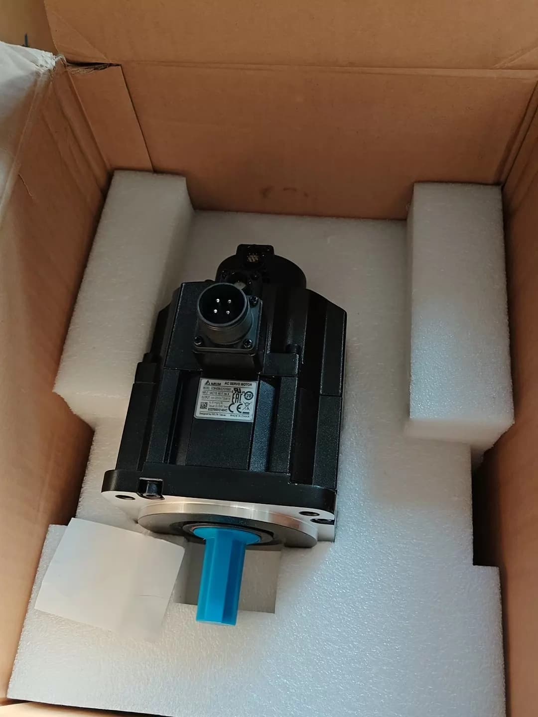 100% العلامة التجارية الجديدة الأصلية والحقيقية دلتا ECM-B3M-E21315SS1 محولات التردد محرك سيرفو