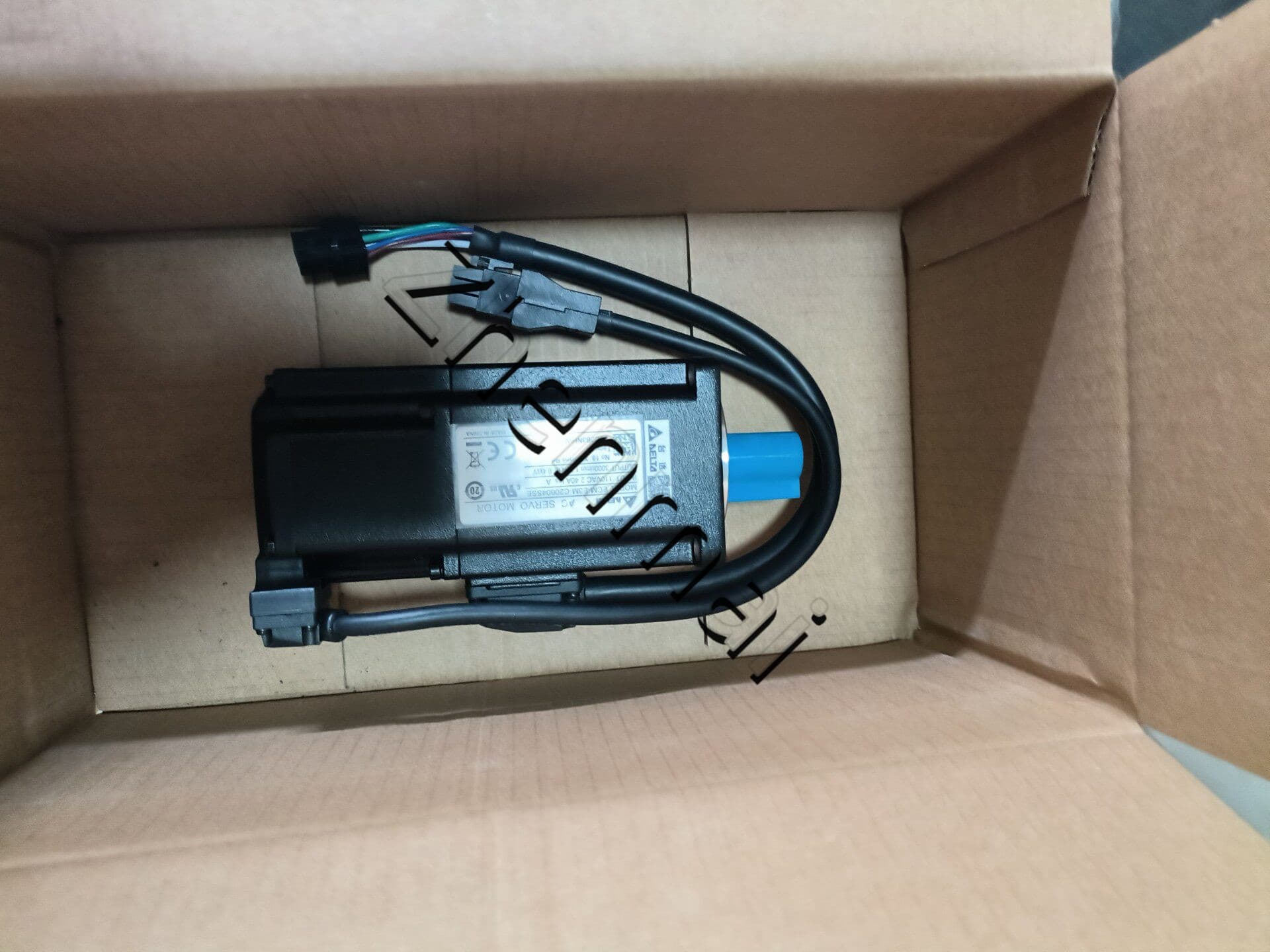 100% العلامة التجارية الجديدة الأصلية والحقيقية دلتا ECM-E3M-C20604SSE محولات التردد محرك سيرفو