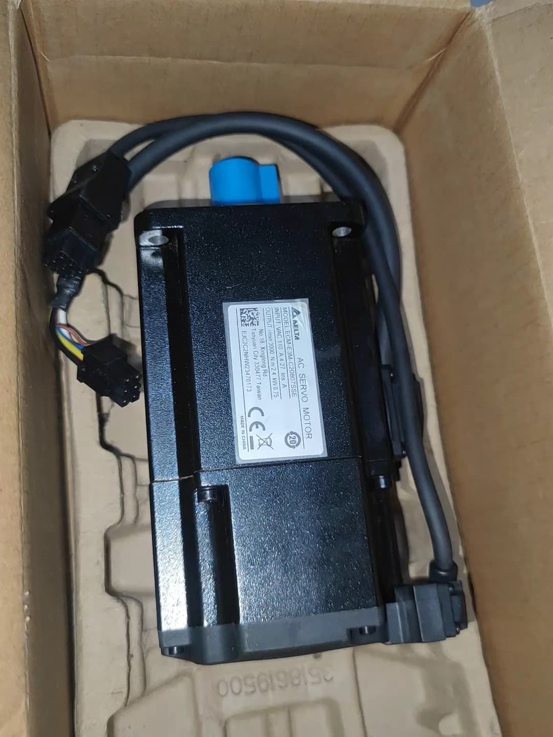 100% العلامة التجارية الجديدة الأصلية والحقيقية دلتا ECM-E3M-C20807SSE محولات التردد محرك سيرفو