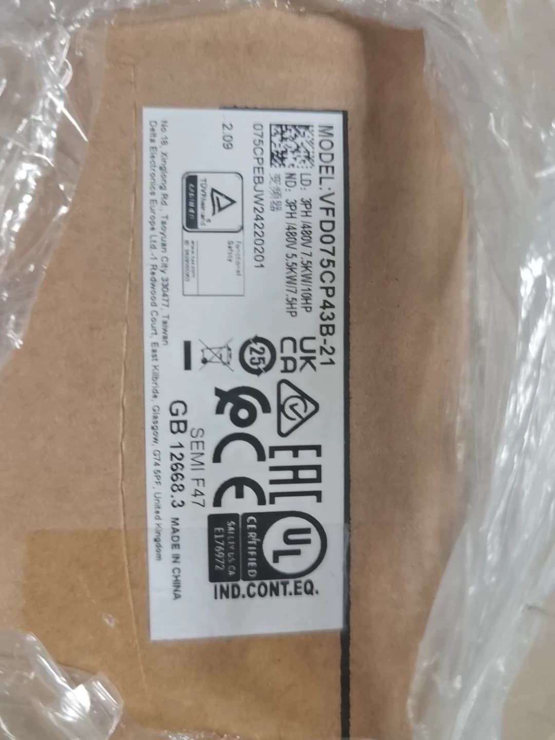 100% علامة تجارية جديدة ومبتكرة وحقيقية دلتا VFD075CP43B-21 380 فولت 7.5KW محولات التردد محرك سيرفو