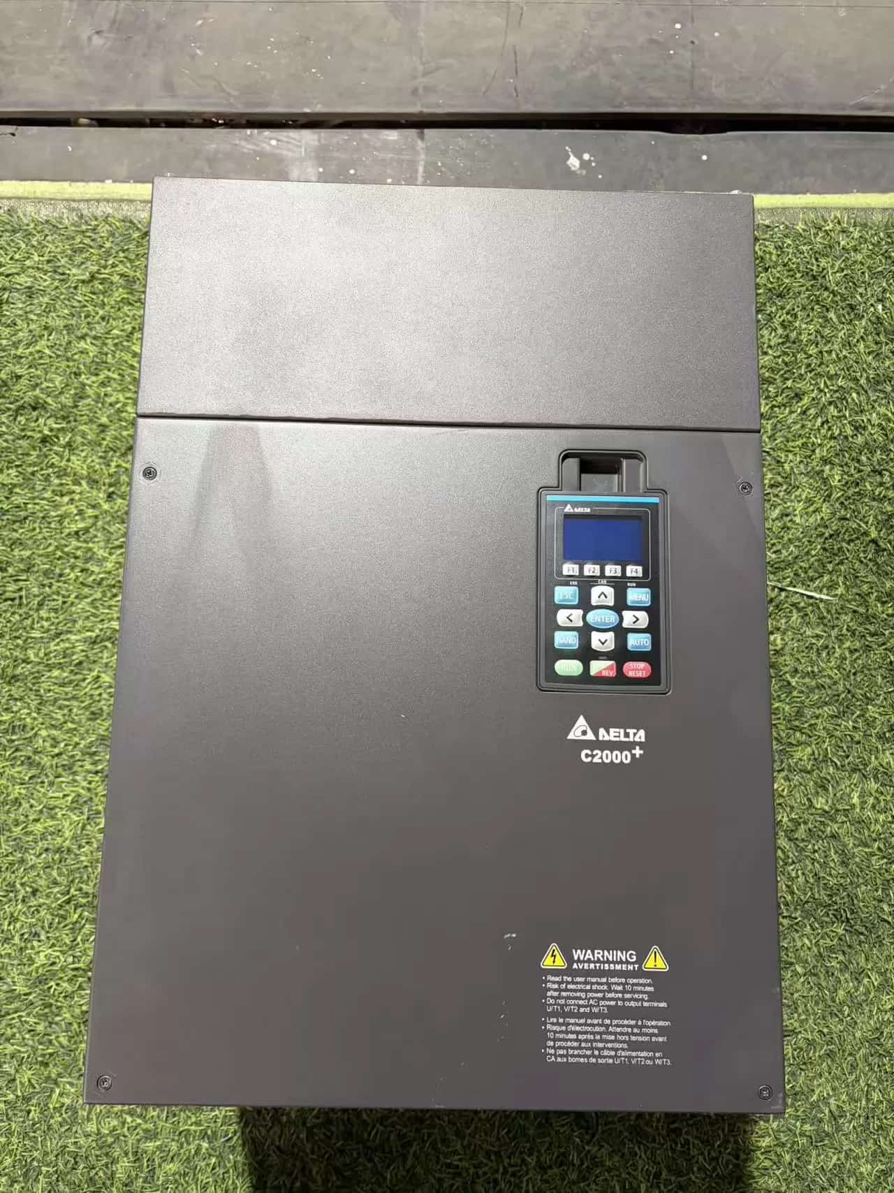 100% العلامة التجارية الجديدة الأصلية والحقيقية دلتا VFD1100C43A-00 محولات التردد محرك سيرفو