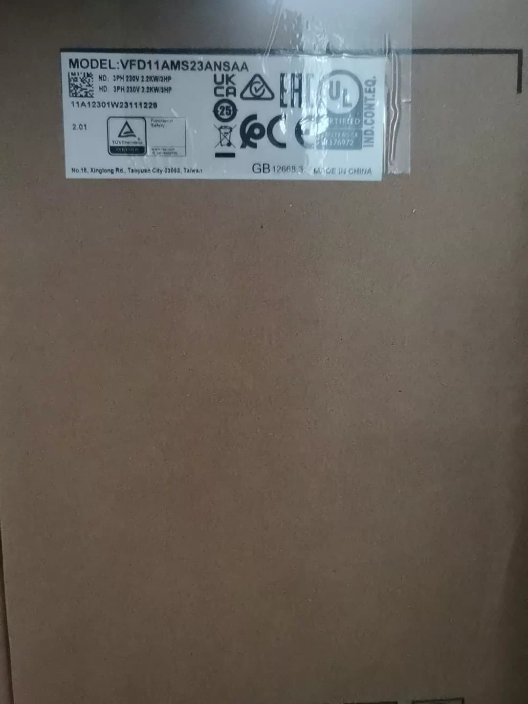 100% العلامة التجارية الجديدة الأصلية والحقيقية دلتا VFD11AMS23ANSAA 2.2KWثلاث مراحل 220 فولت محولات التردد محرك سيرفو