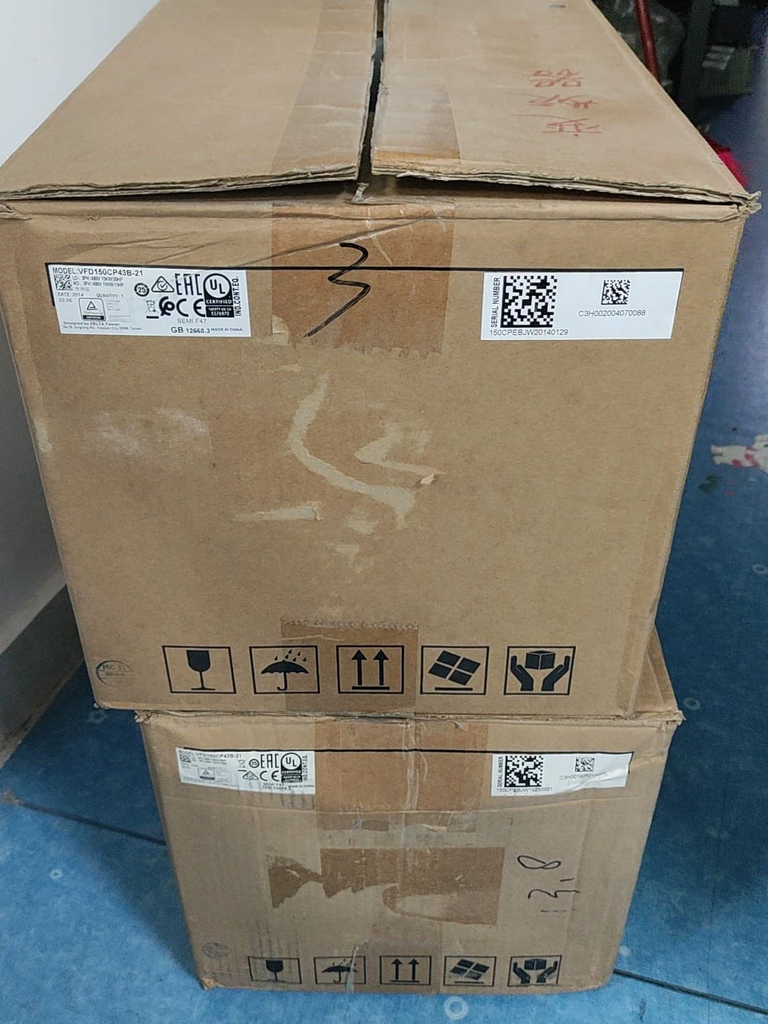 100% علامة تجارية جديدة ومبتكرة وحقيقية دلتا VFD150CP43B-21 380V15KW محولات التردد محرك سيرفو