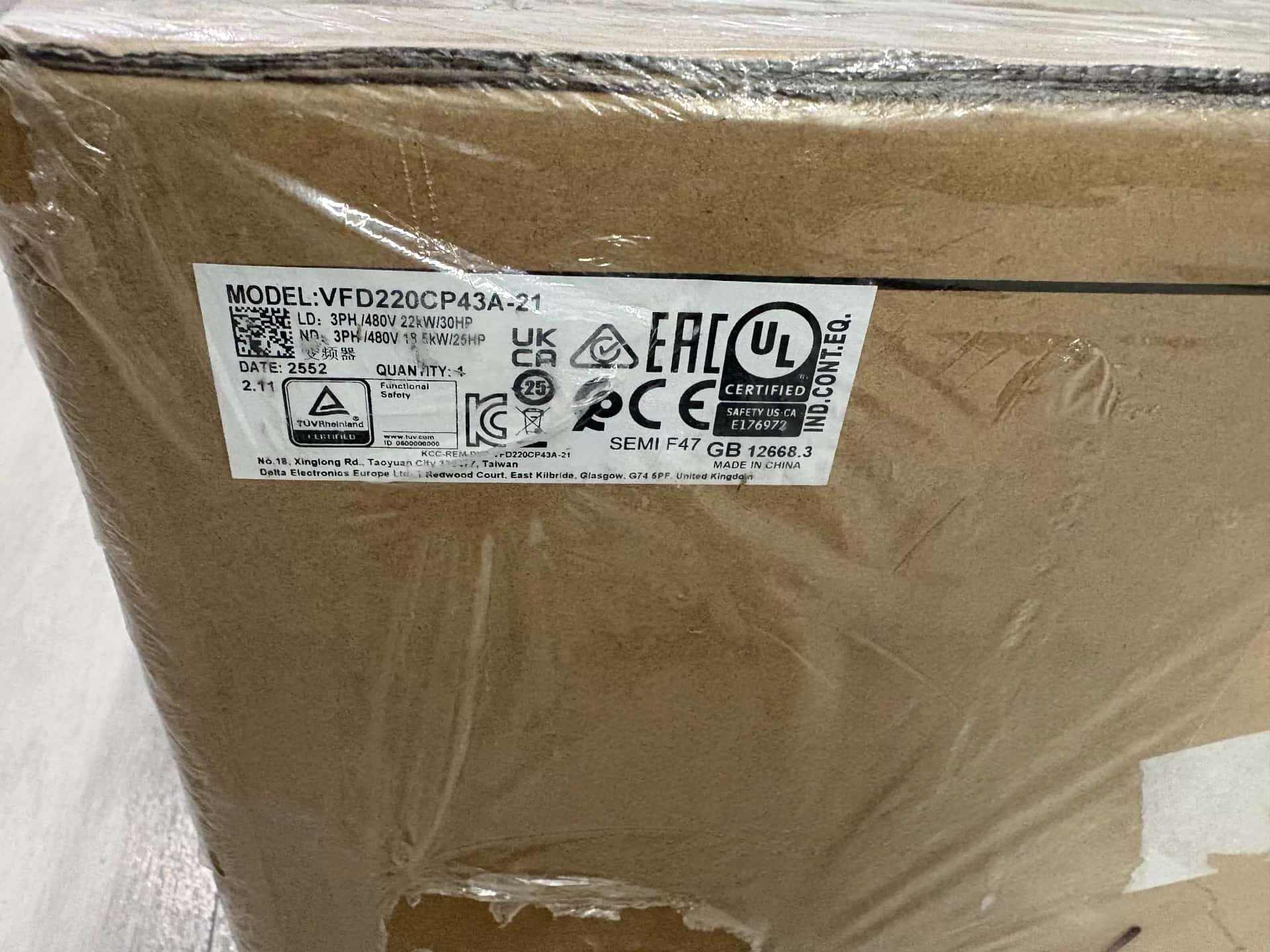 100% علامة تجارية جديدة ومبتكرة وحقيقية دلتا VFD220CP43A-21 380V22KW محولات التردد محرك سيرفو
