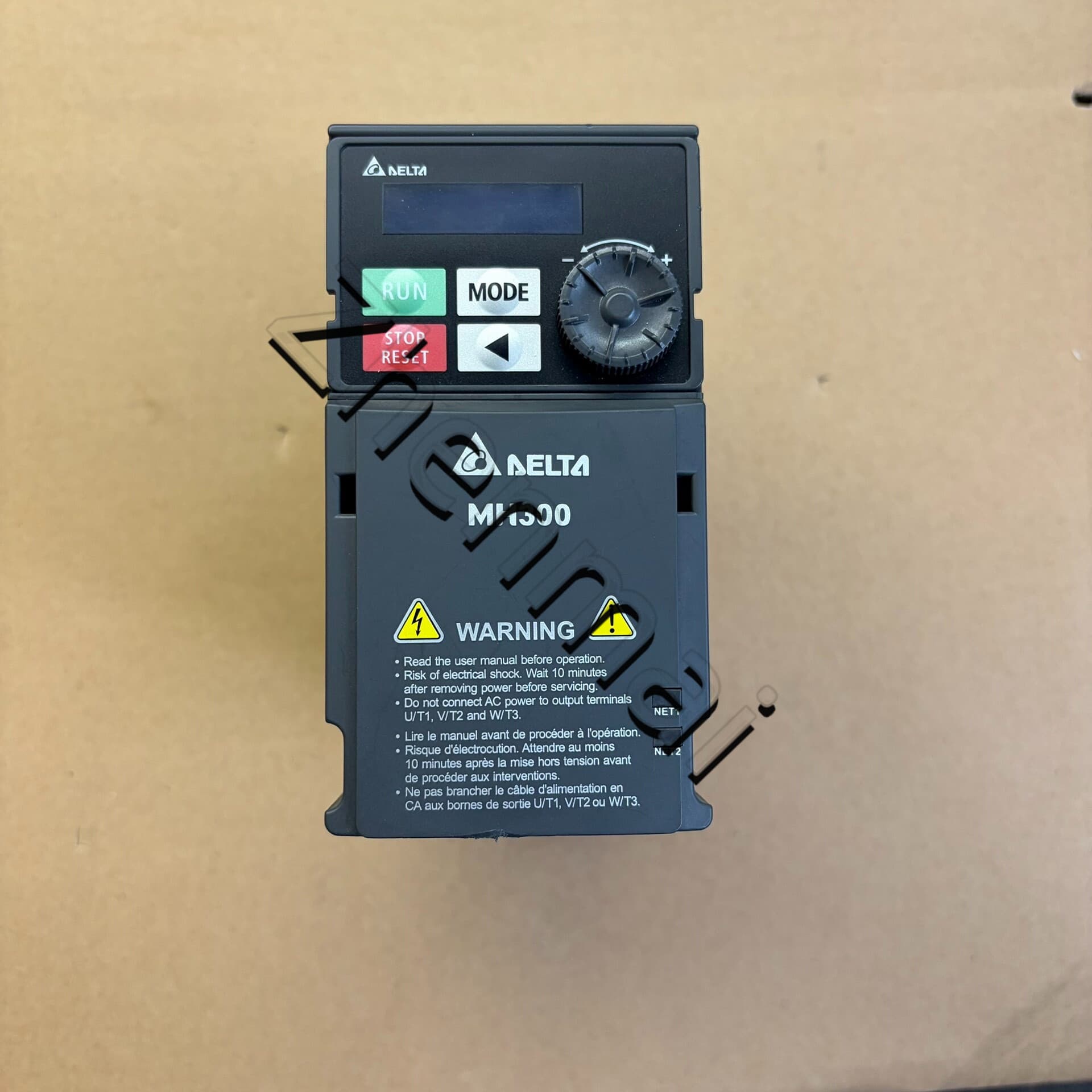 100% العلامة التجارية الجديدة الأصلية والحقيقية دلتا VFD2A8MH21ANSAA 0.4KW 220 فولت محولات التردد محرك سيرفو