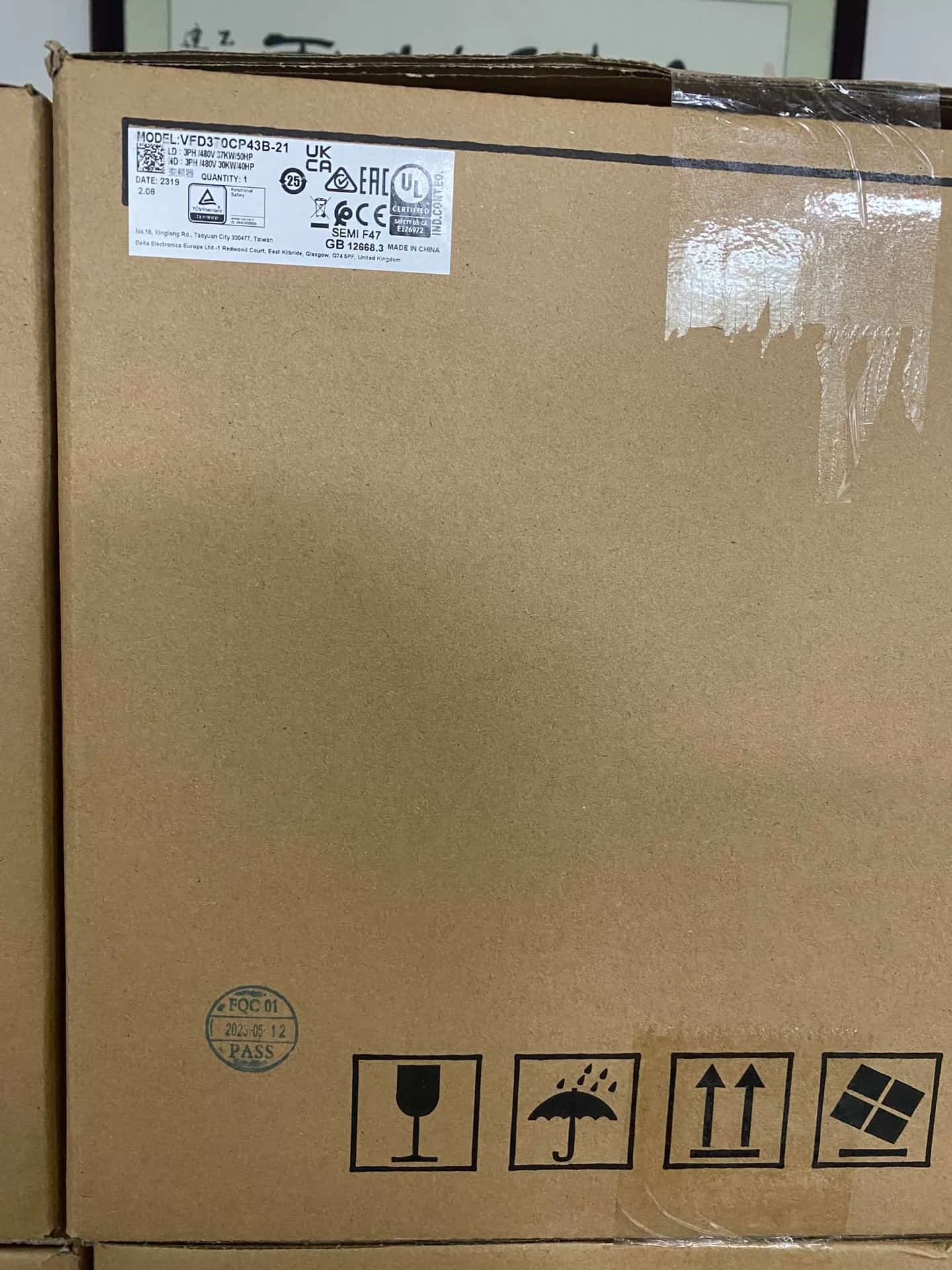 100% علامة تجارية جديدة ومبتكرة وحقيقية دلتا VFD370CP43B-21 380V37KW محولات التردد محرك سيرفو