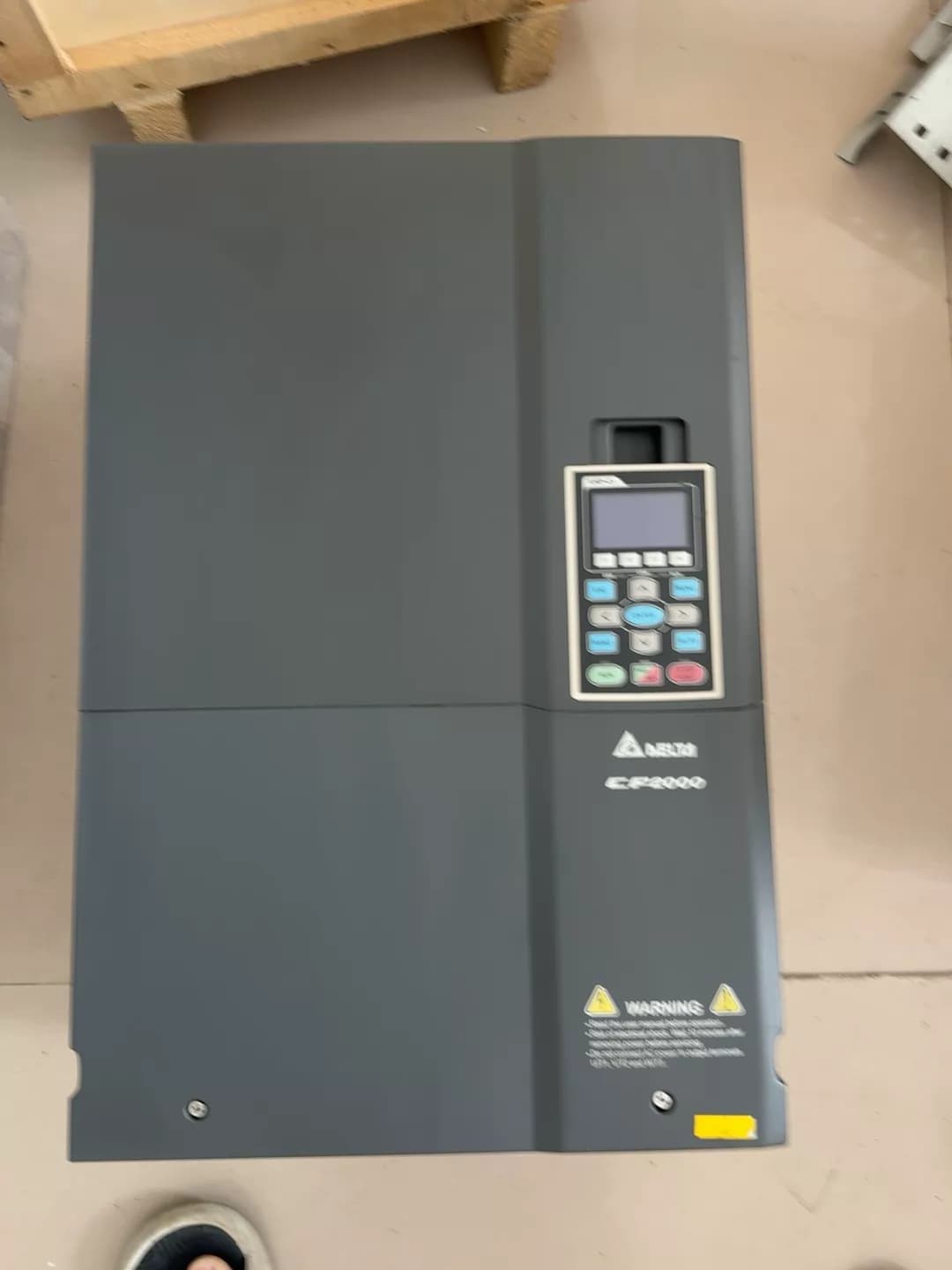 100% العلامة التجارية الجديدة الأصلية والحقيقية دلتا VFD750CP43B-21 380V75KW محولات التردد محرك سيرفو