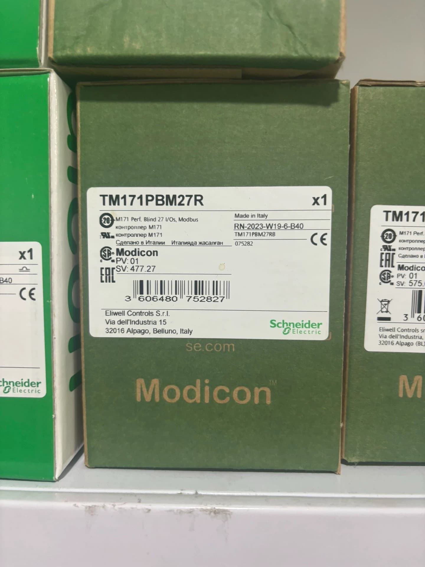 محولات التردد Schneider TM171PBM27R جديدة ومبتكرة وأصلية بنسبة 100%، وقواطع الدائرة، والموصلات، وأجهزة الحماية