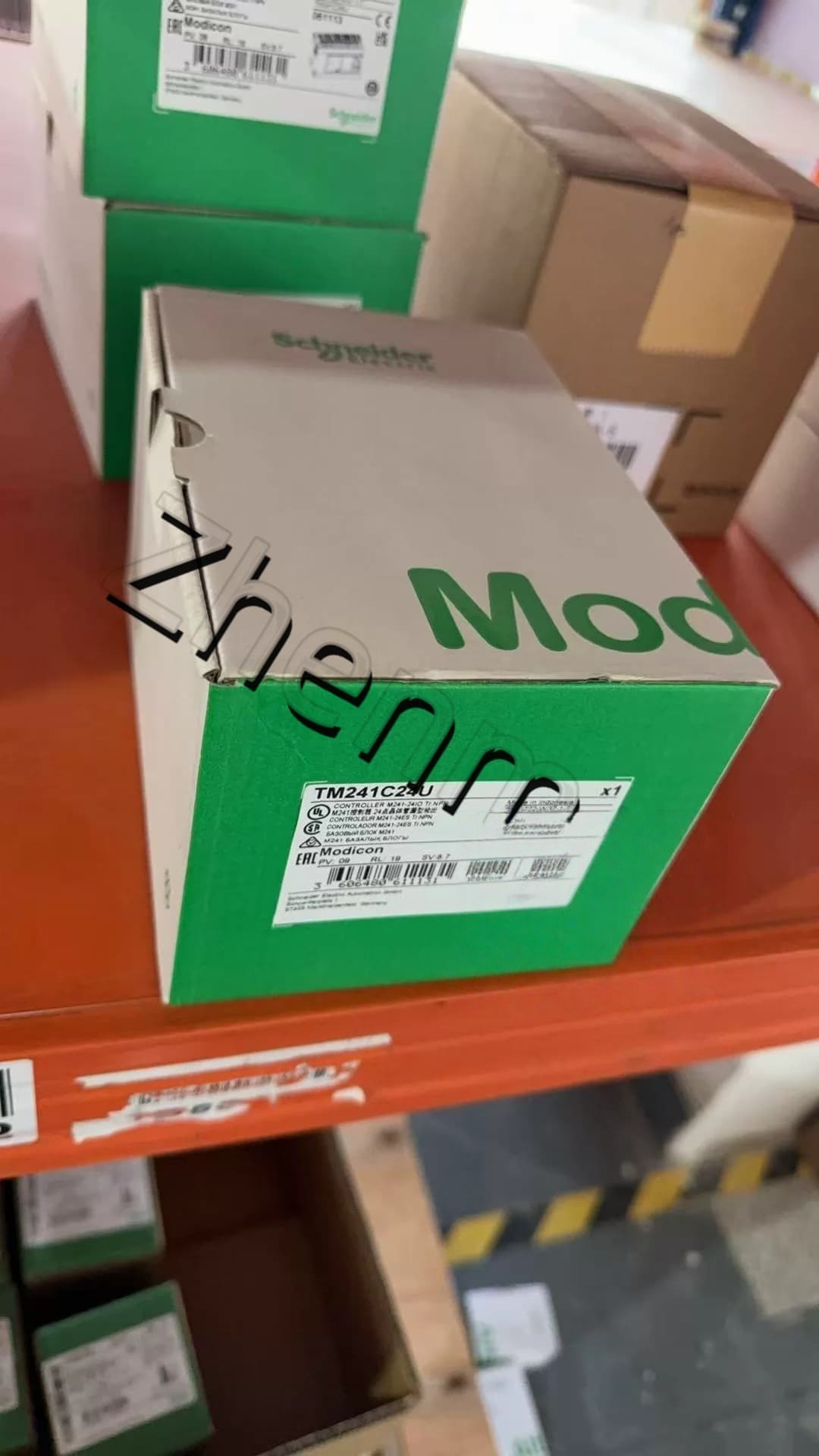 محولات التردد شنايدر TM241C24U جديدة ومبتكرة وأصلية بنسبة 100%، وقواطع الدائرة، والموصلات، وأجهزة الحماية