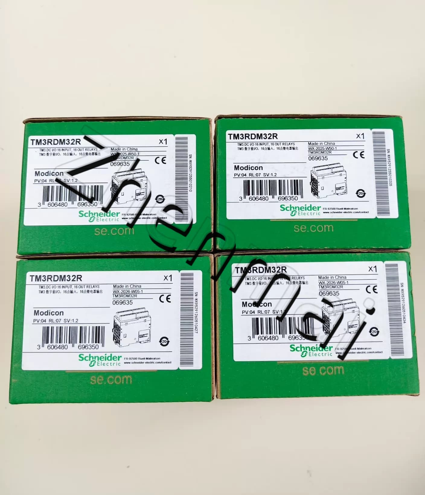 محولات التردد Schneider TM3RDM32R جديدة ومبتكرة وأصلية بنسبة 100%، وقواطع الدائرة، والموصلات، وأجهزة الحماية