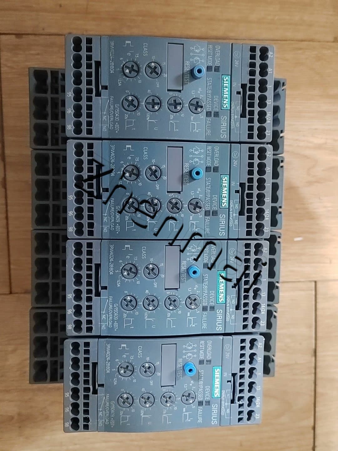 العلامة التجارية الجديدة، الأصلية، مباشرة من المصنع Siemens 3RW4027-1BB05 Soft Starter SIRIUS SOFT STARTER
