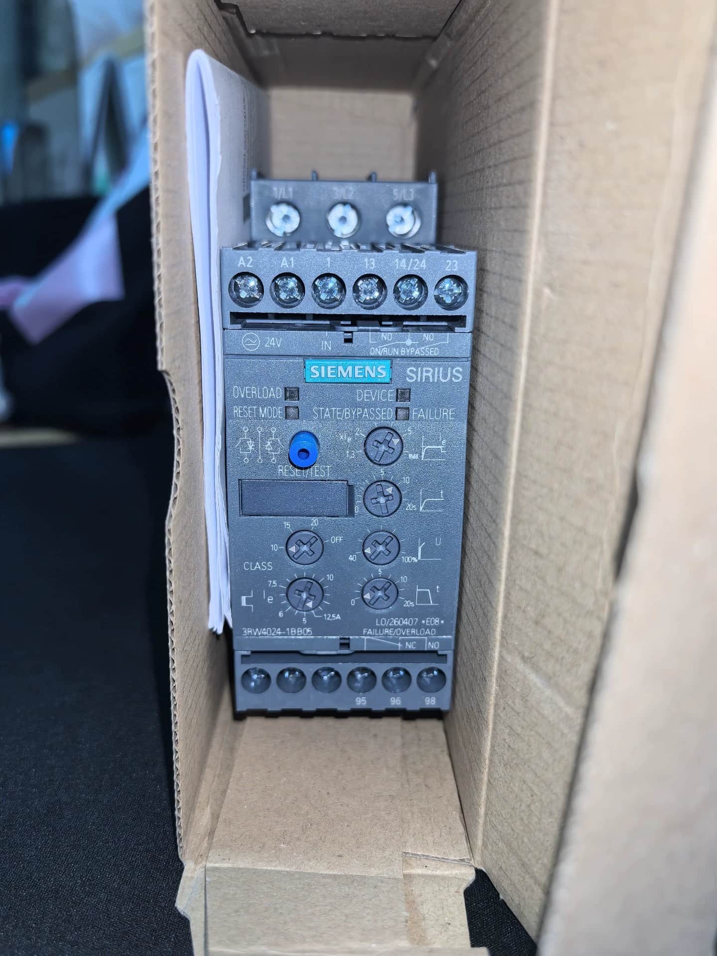 العلامة التجارية الجديدة، الأصلية، مباشرة من المصنع Siemens 3RW4027-1BB15 Soft Starter SIRIUS SOFT STARTER