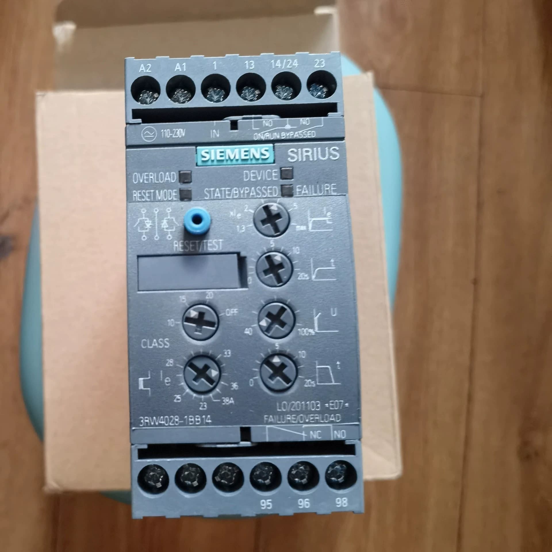 العلامة التجارية الجديدة، الأصلية، مباشرة من المصنع Siemens 3RW4028-1BB14 Soft Starter SIRIUS SOFT STARTER