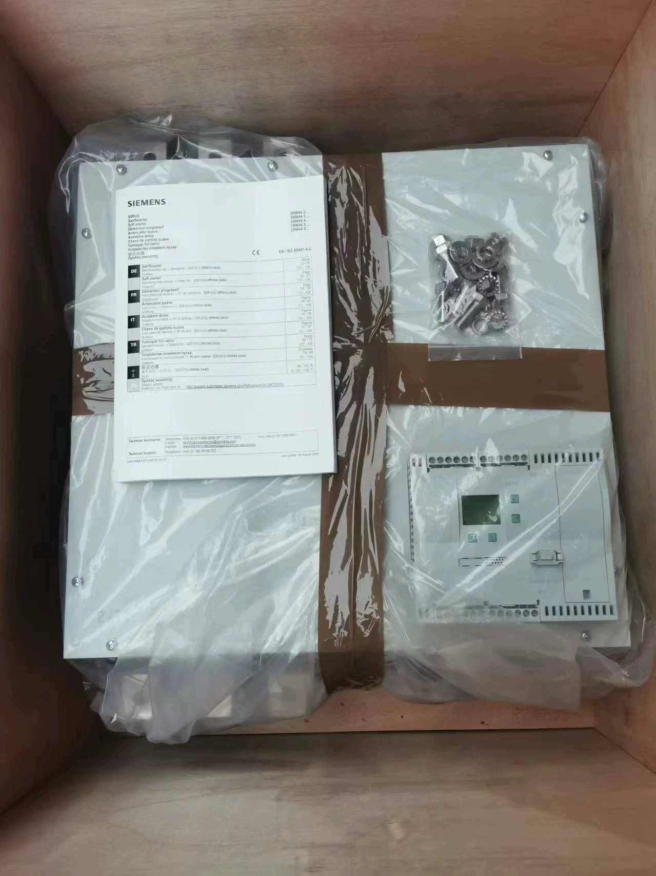 العلامة التجارية الجديدة، الأصلية، مباشرة من المصنع Siemens 3RW4457-6BC45 Soft Starter SIRIUS SOFT STARTER