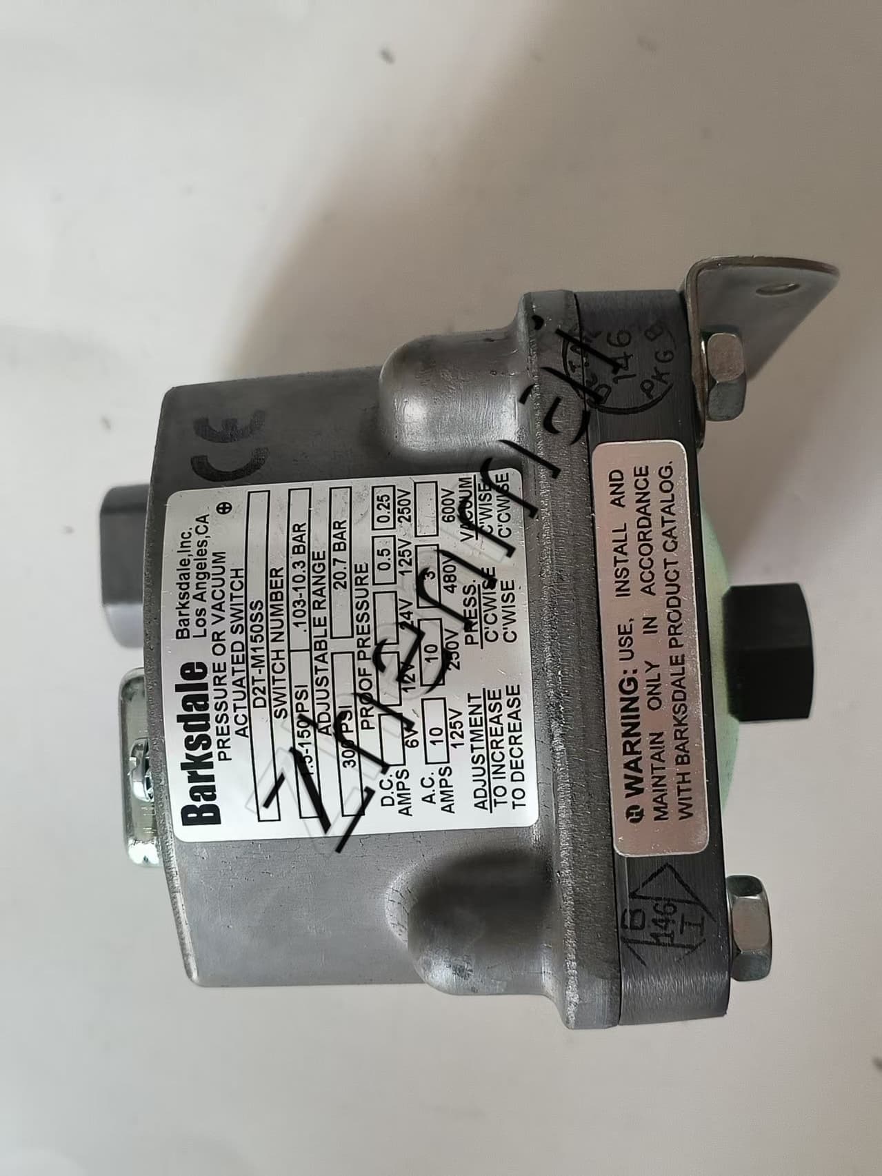 العلامة التجارية الجديدة الأصلي باركسديل D2T-M150SS استشعار الضغط مستوى التبديل تدفق التبديل مفتاح الضغط الشحن السريع