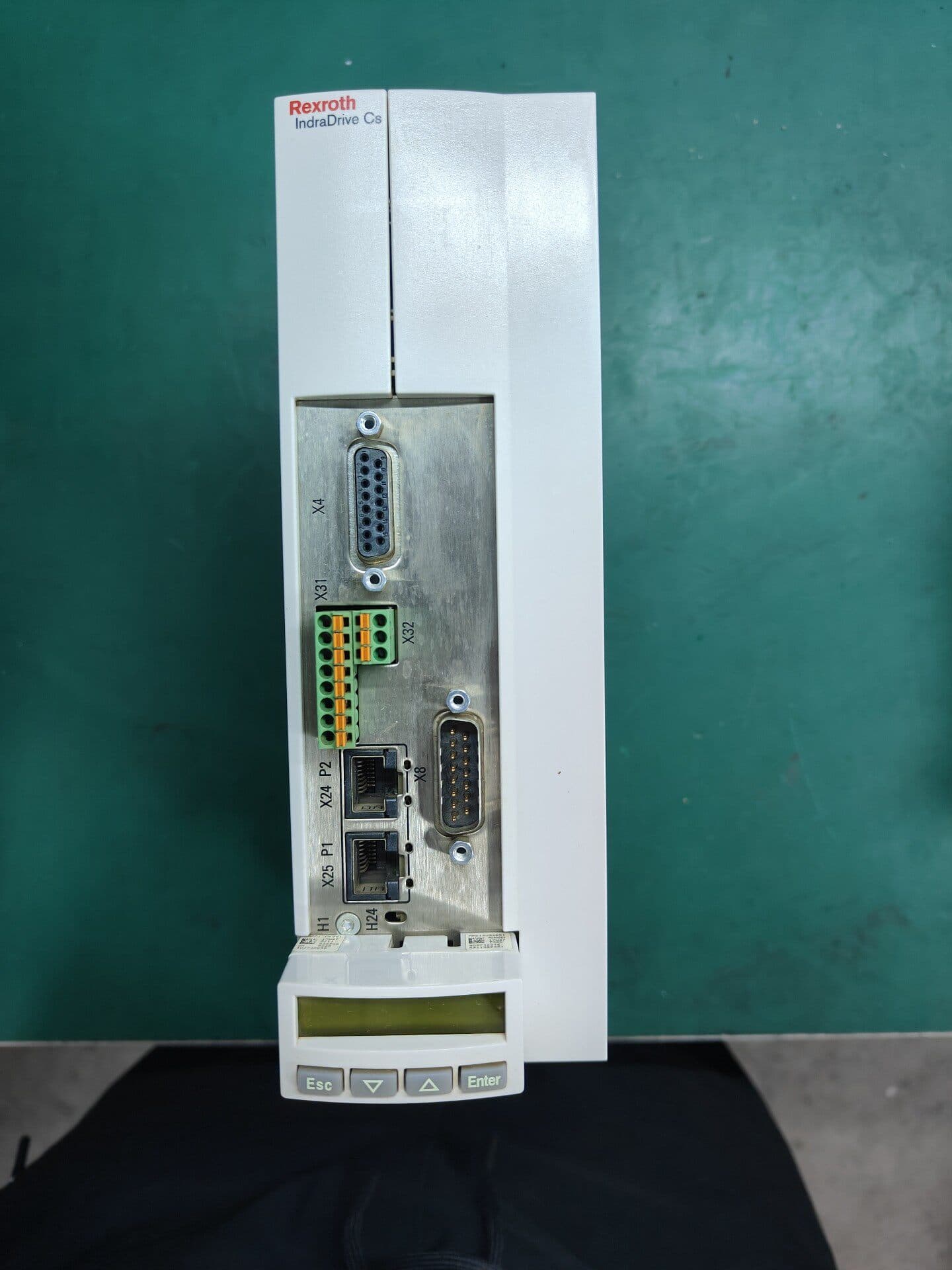 العلامة التجارية الجديدة الأصلي بوش ريكسروث محرك سيرفو PLC Mobule PLC تحكم HCS01.1E-W0018-A-03-B-ET-EC-EC-NN-NN-FW محرك معزز شحن سريع
