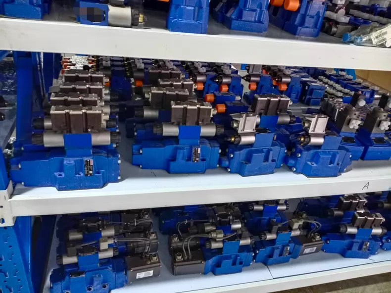 العلامة التجارية الجديدة الأصلي بوش ريكسروث محرك سيرفو صمام تناسبي 4WRZ25W8-325-7X/6EG24N9K4/D3M محرك معزز شحن سريع