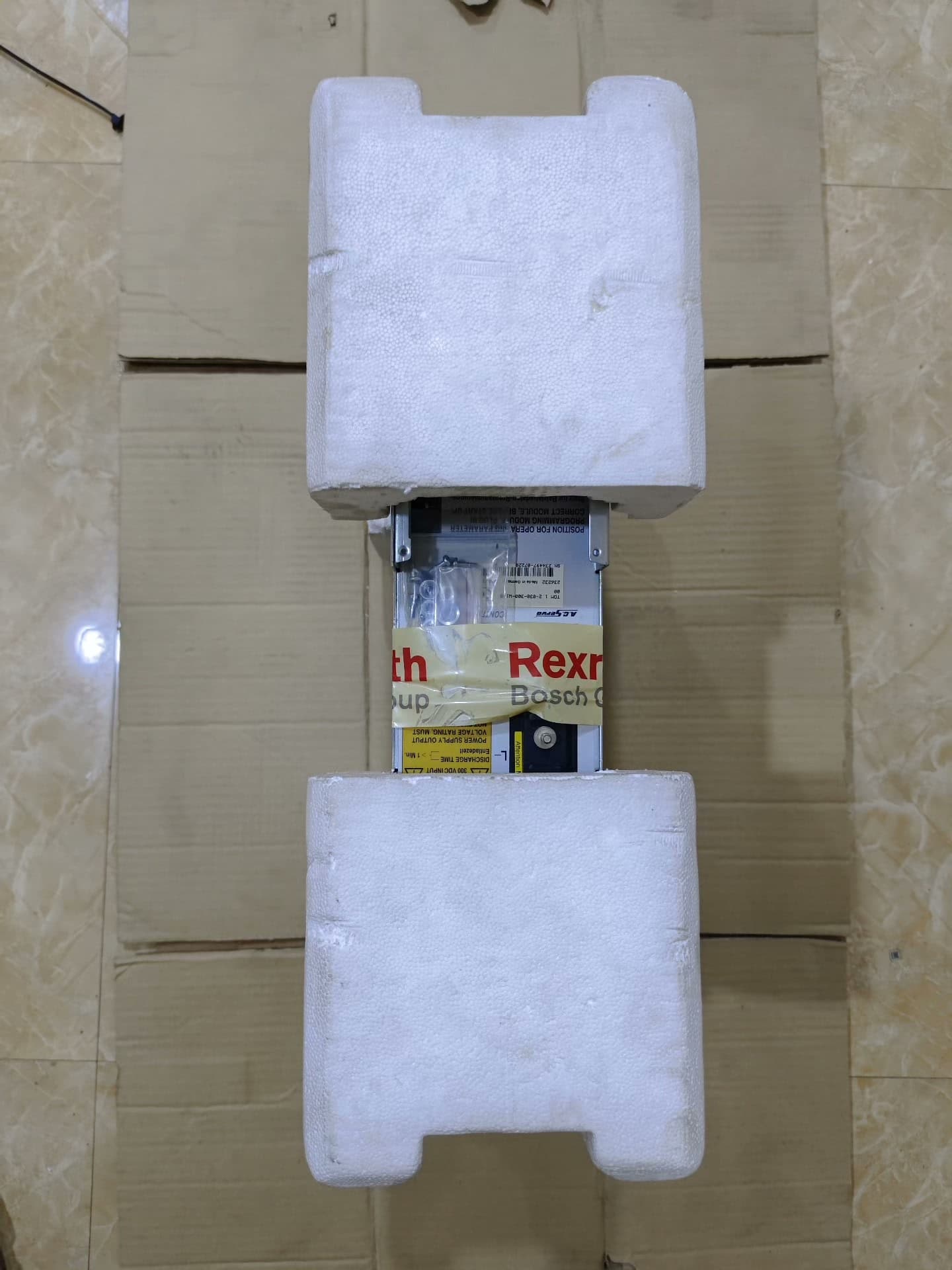 العلامة التجارية الجديدة الأصلي بوش ريكسروث محرك سيرفو TDM 1.2-030-300-W1-000 R91123623 محرك معزز شحن سريع