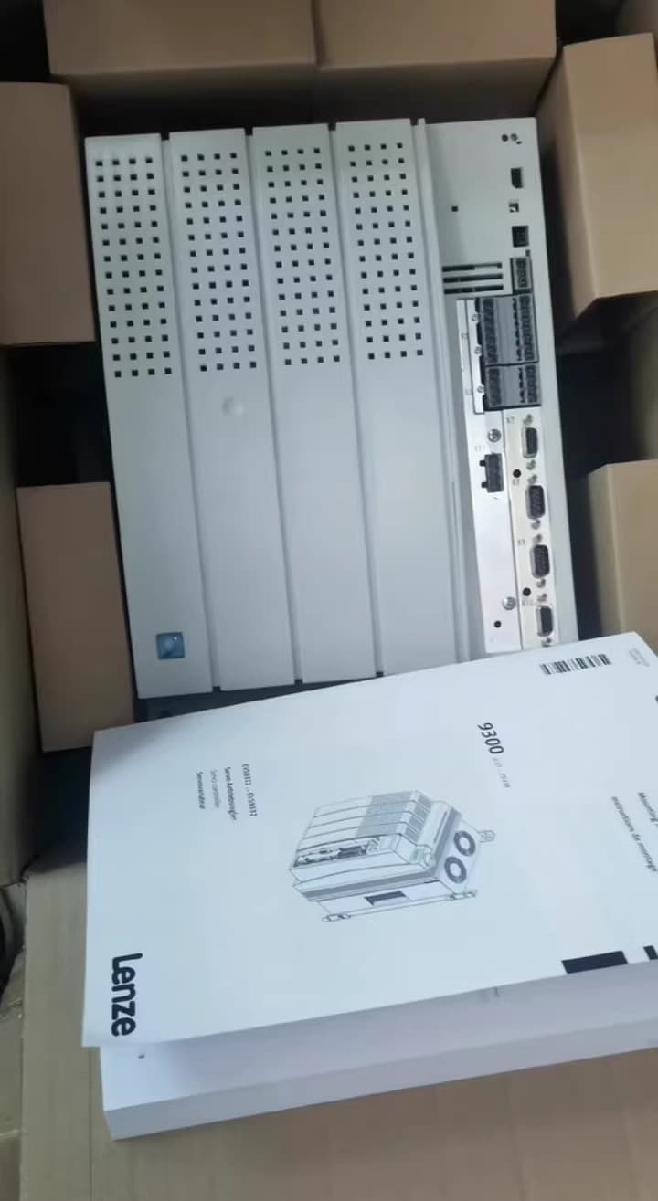 وحدة الإدخال/الإخراج الصناعية Lenze E82ZAFAC الأصلية الجديدة FedEx DHL الشحن السريع