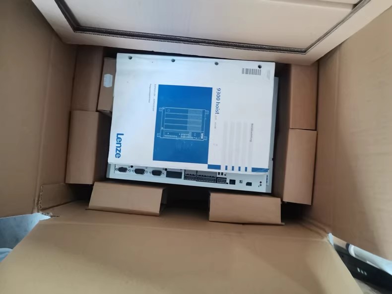 حقيقي جديد Lenze E94AMSE0074 وحدة الإدخال/الإخراج الصناعية FedEx DHL الشحن السريع