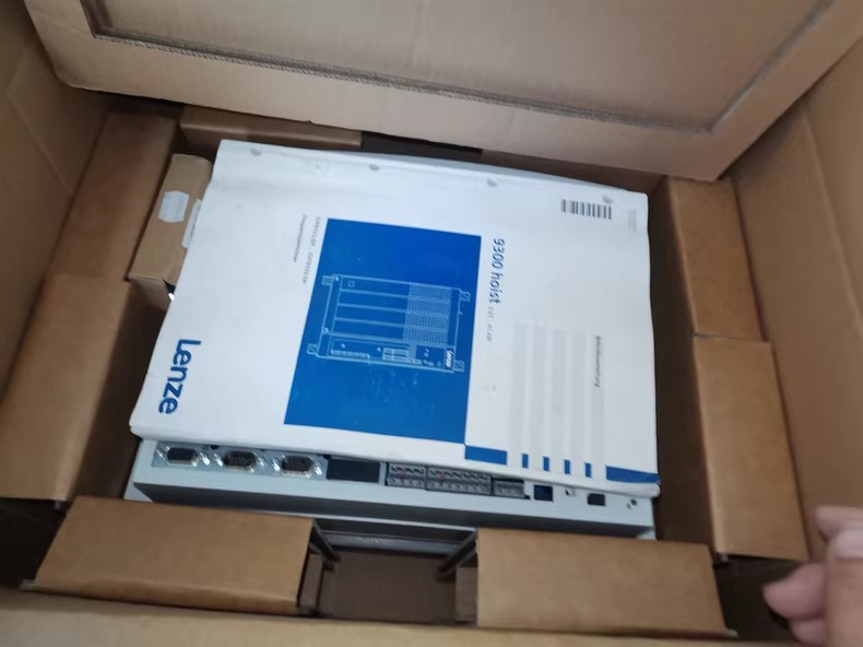 حقيقي جديد Lenze EVS9326-EV وحدة الإدخال/الإخراج الصناعية FedEx DHL الشحن السريع